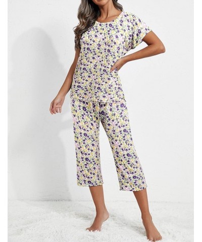 Women's Capri Pajama Sets Floral Print Short Sleeve Sleepwear Top and Capri Pants 2 Piece Loungewear with Pockets Purple Flow...